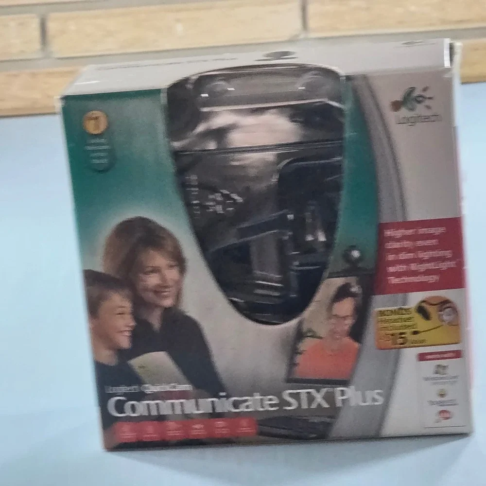Logitech QuickCam Communicate STX Plus Webcam with Headset RightLight VGA USB